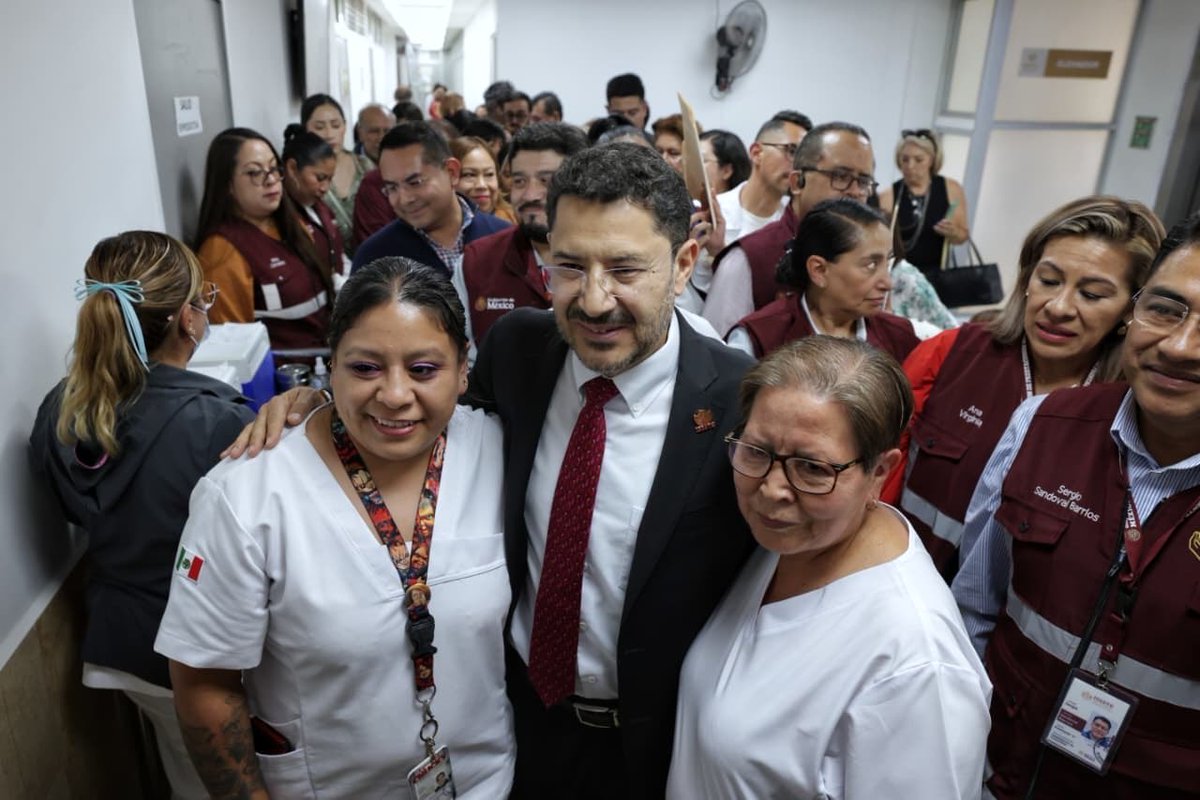 martibatres's tweet image. Estuve en la Clínica de Medicina Familiar “Marina Nacional” del @ISSSTE_mx. Me reuní con las y los derechohabientes, y con las y los trabajadores. Supervisé la Farmacia y recorrí las áreas más importantes. 

Resalto lo que comentó la Directora de esta unidad médica: el programa…