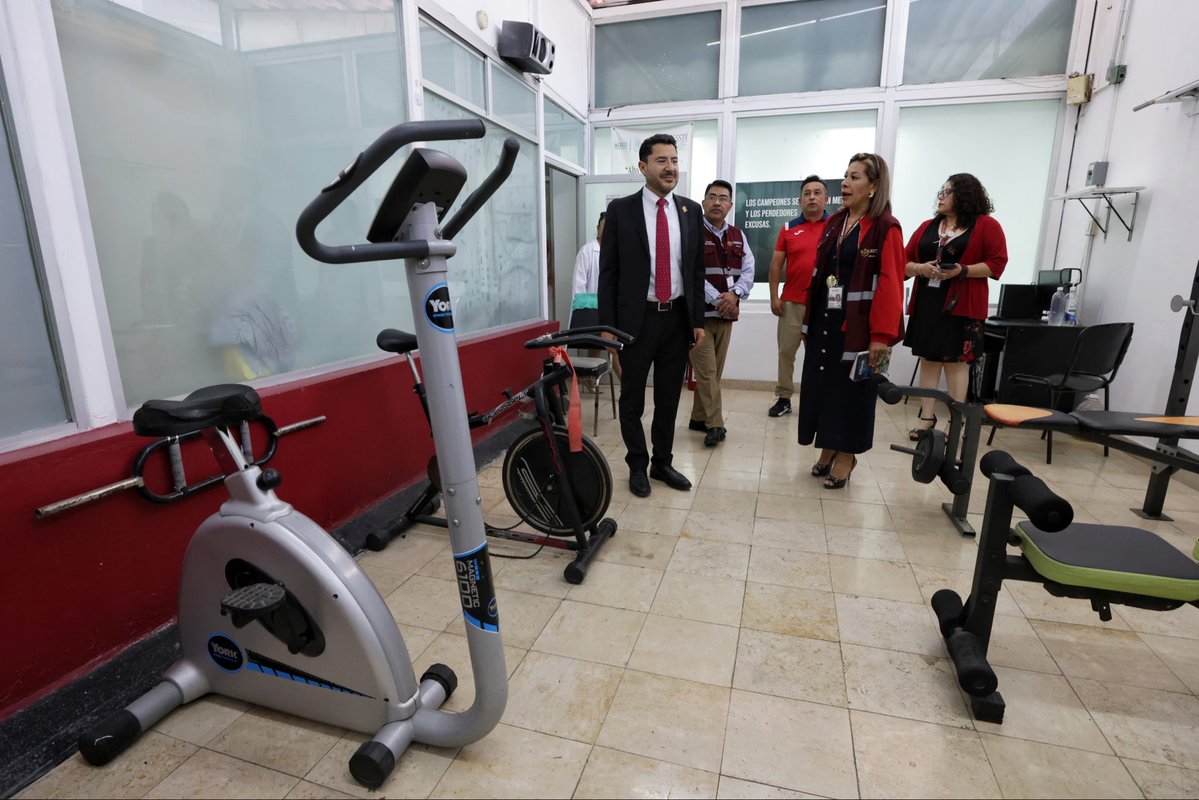 martibatres's tweet image. Estuve en la Clínica de Medicina Familiar “Marina Nacional” del @ISSSTE_mx. Me reuní con las y los derechohabientes, y con las y los trabajadores. Supervisé la Farmacia y recorrí las áreas más importantes. 

Resalto lo que comentó la Directora de esta unidad médica: el programa…