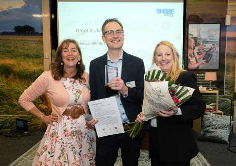Gefeliciteerd!! Groot Packaging uit Hoofddorp wint de SHARE Award 2025 met FlowerPaper: circulaire plasticvrije bloemverpakking van bloemenresten. Met een eervolle vermelding voor bar/restaurant KASTAN door het unieke, historische, lokale karakter. 
sharehaarlemmermeer.nl/sharenewz/shar…