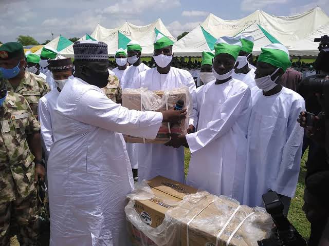 lollypeezle's tweet image. On thing they didn’t share with you is that whenever we arrest terrorists, the Nigerian government always release them as rehabilitated repentant terrorists. Just telling you so that you don’t waste your time with them.