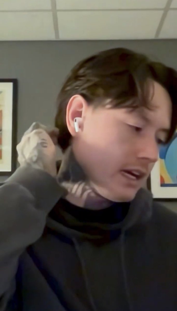 concreteevill's tweet image. HIS HAIR