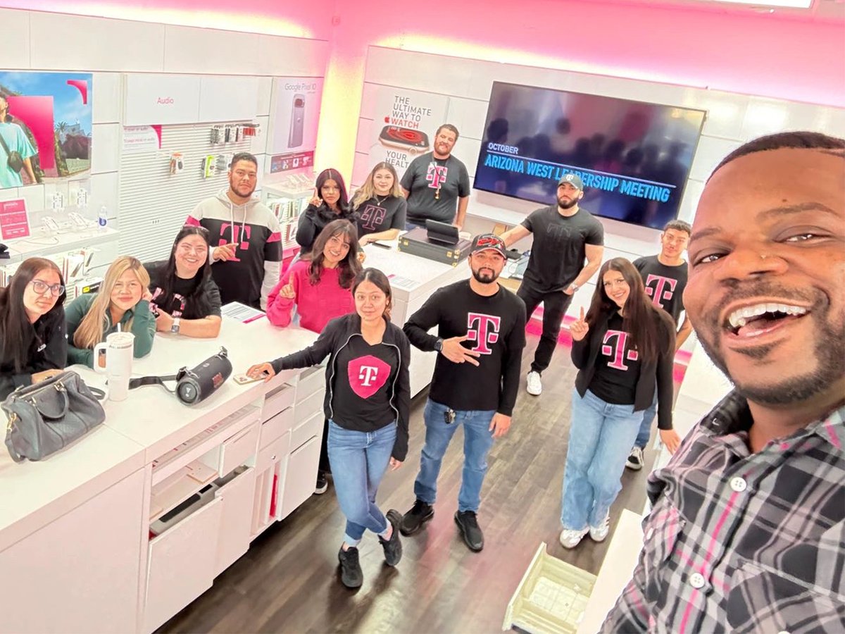 CSource_Tweets's tweet image. Some of our teams huddled up to make sure they are able to provide the best customer service possible! This is the type of leadership that makes the #CSNation the best place to be 💪 Great way to stay at the top of your game everyone!

#CustomerExperience #WinningAttitude