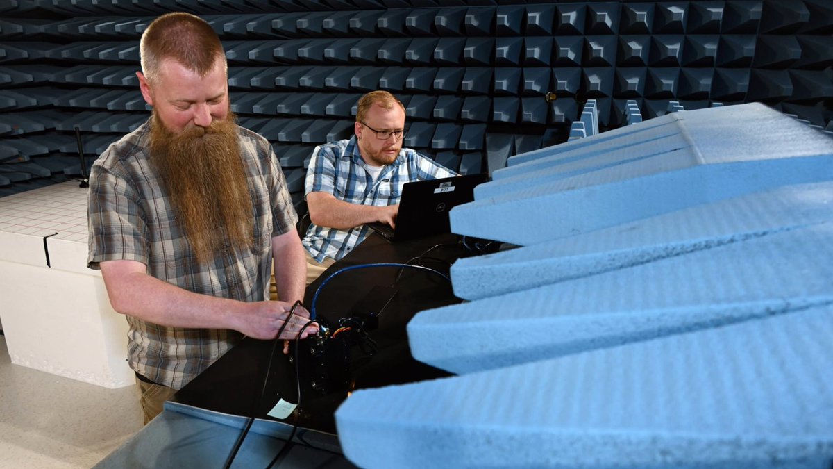 INL's tweet image. From cell phone use to drone deliveries in remote locations, the #WirelessSpectrum serves as an invisible highway for data with major #NationalSecurity implications. @INL has developed #tech, testing &amp;amp; training to optimize use &amp;amp; enhance security. 💻 🌐

🔗inl.gov/national-secur…