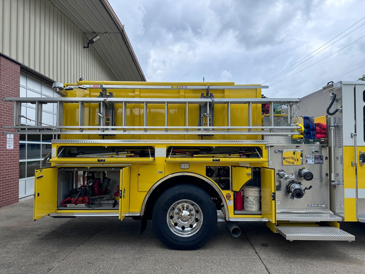 SiddonsMartin's tweet image. Here are Pierce Enforcer Engines 1 and 3 of Soddy Daisy FD (TN)! Thank you SDFD for your trust in Pierce and Siddons-Martin to outfit your department with the worlds finest fire apparatus.

Walk-Around:
youtu.be/ybfpQcc-K2Q

#SiddonsMartinFamily #PierceMfg #fireengine