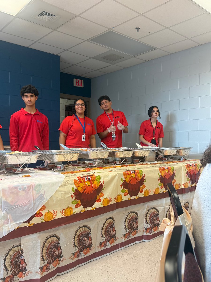 SeedeenNihara's tweet image. Big kudos to our  AVID student leaders for their hard work and leadership. 
You showed what true leadership looks like—service, teamwork, and commitment. 
#studentleaders #community