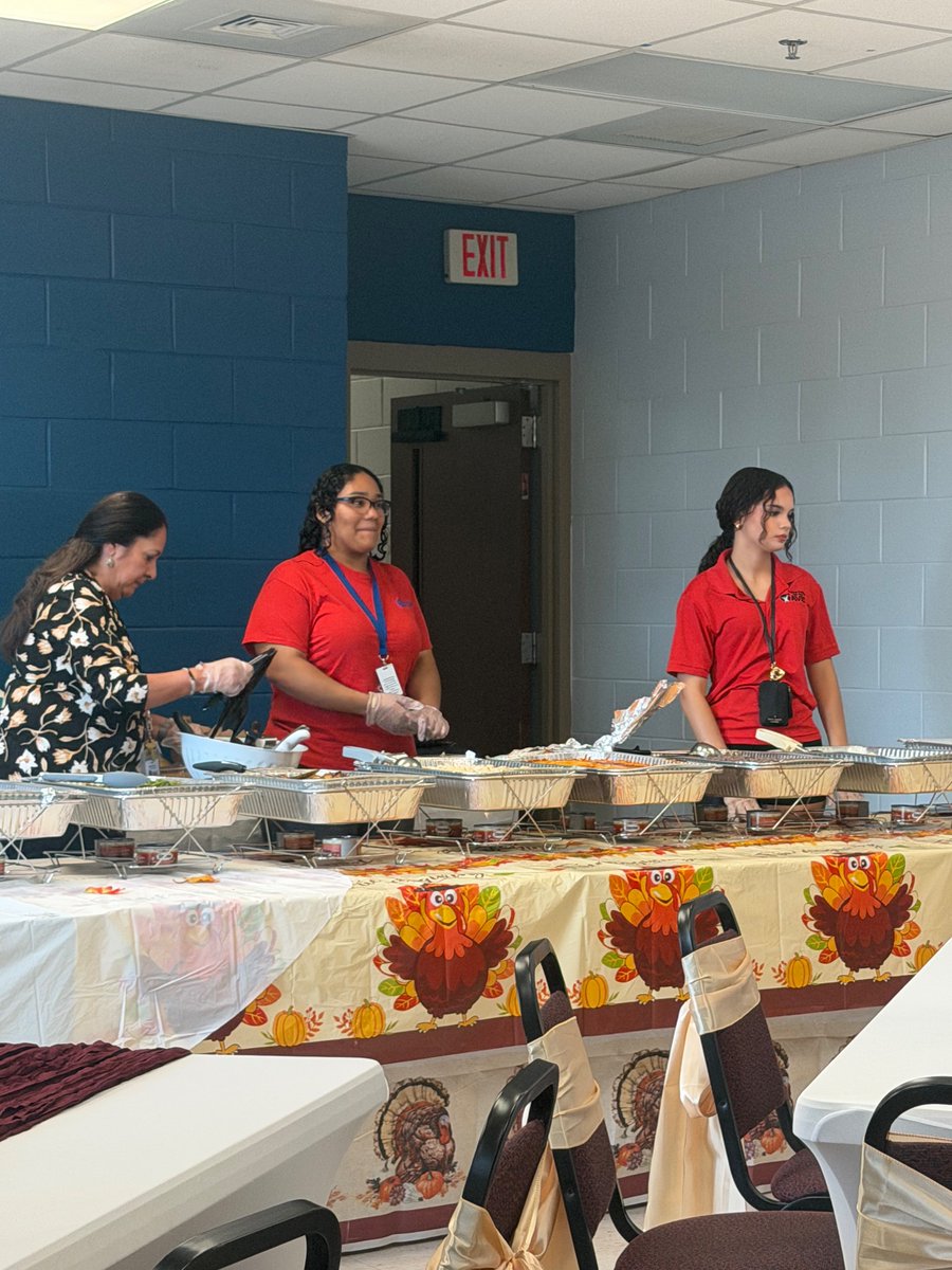 SeedeenNihara's tweet image. Big kudos to our  AVID student leaders for their hard work and leadership. 
You showed what true leadership looks like—service, teamwork, and commitment. 
#studentleaders #community