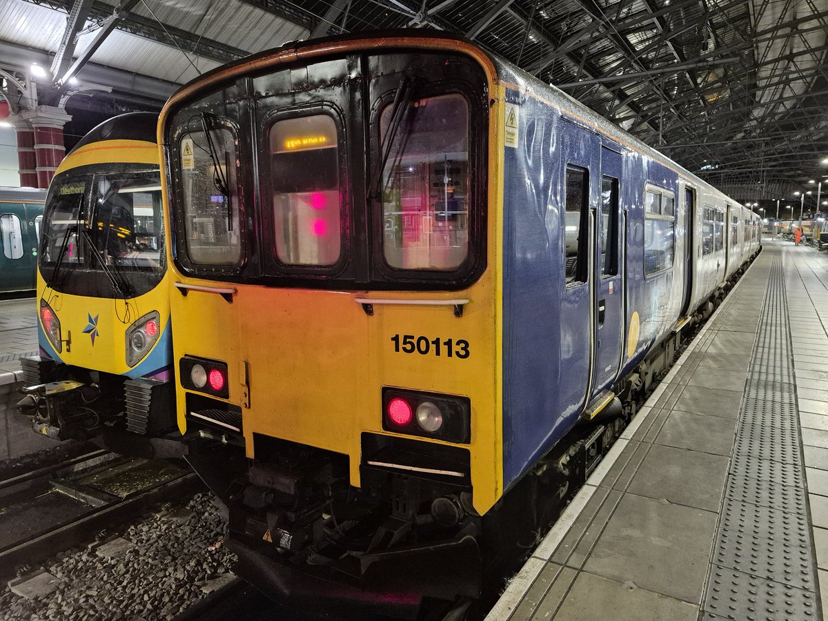 Westfield113594's tweet image. 150 113 and 185 116 (again!) at Liverpool Lime Street on 14th November 2025 my pics 
#Class150 #Class185 #getthembeforetheyaregone #LiverpoolLimeStreet