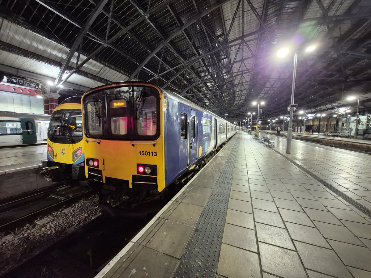 Westfield113594's tweet image. 150 113 and 185 116 (again!) at Liverpool Lime Street on 14th November 2025 my pics 
#Class150 #Class185 #getthembeforetheyaregone #LiverpoolLimeStreet