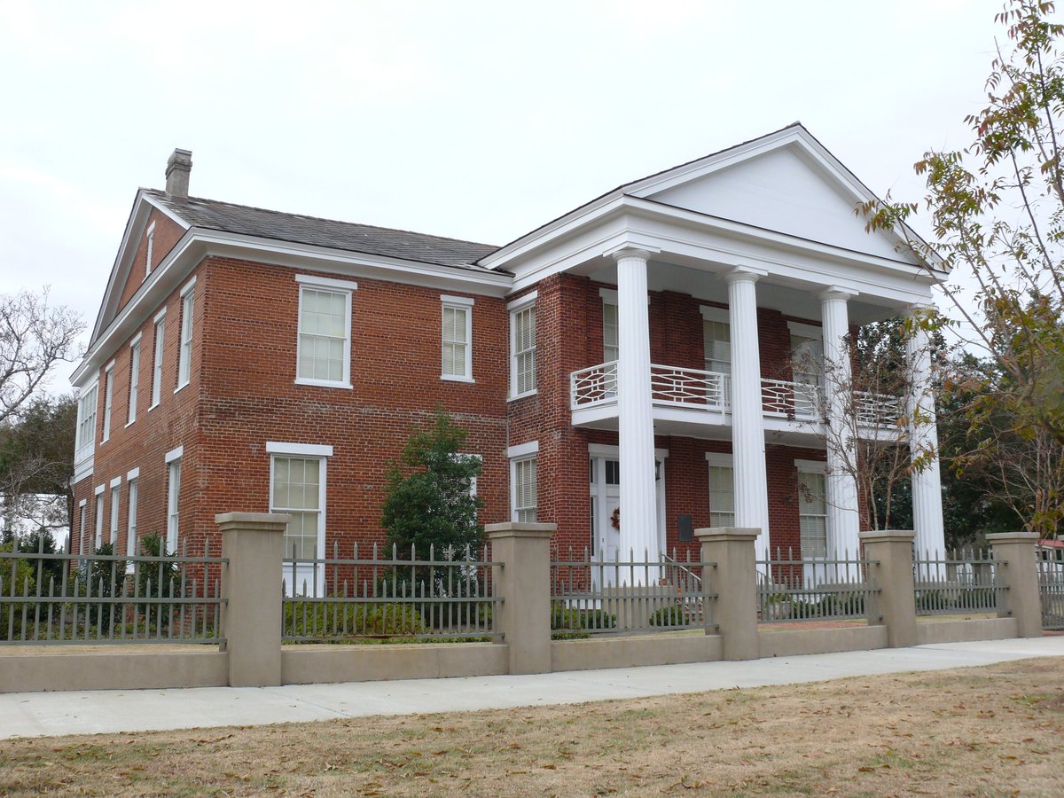 Psychosylum's tweet photo. Mabry-Jones Home (1850)
Selma, AL https://t.co/RSLCdGngQO