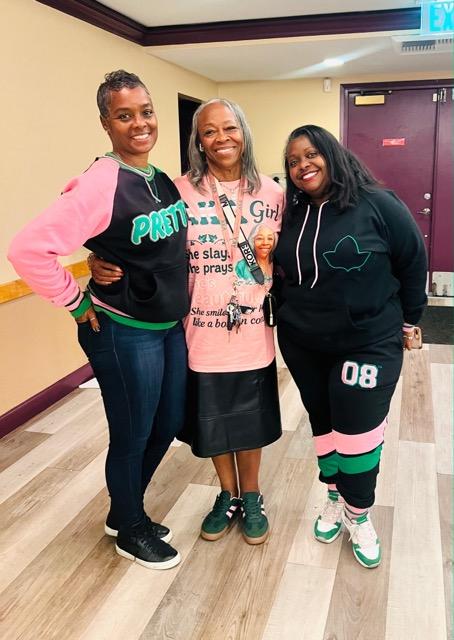 RuoSocialmedia's tweet photo. #aka1908 #akafwr #akaruo
More photos with the Thanksgiving Baskets Activity. https://t.co/cdpJC0au0d