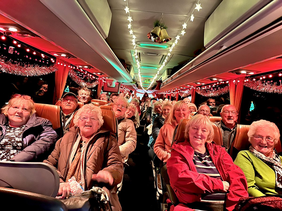 📸 A Wonderful day, and the first of many groups to travel in one of our festively decorated coaches… Thanks for a lovely day everyone! 🎄💛 #TravelTheWrightWay #HoHoHo