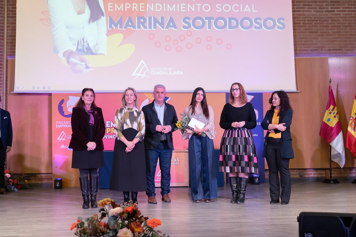 🏅 LA DIPUTACIÓN RECONOCE LA FUERZA DEL ARRAIGO FEMENINO EN LOS PREMIOS MUJER EMPRENDEDORA 2025

El Centro San José ha acogido esta tarde la entrega de la sexta edición de estos premios, en un acto presidido por José Luis Vega.