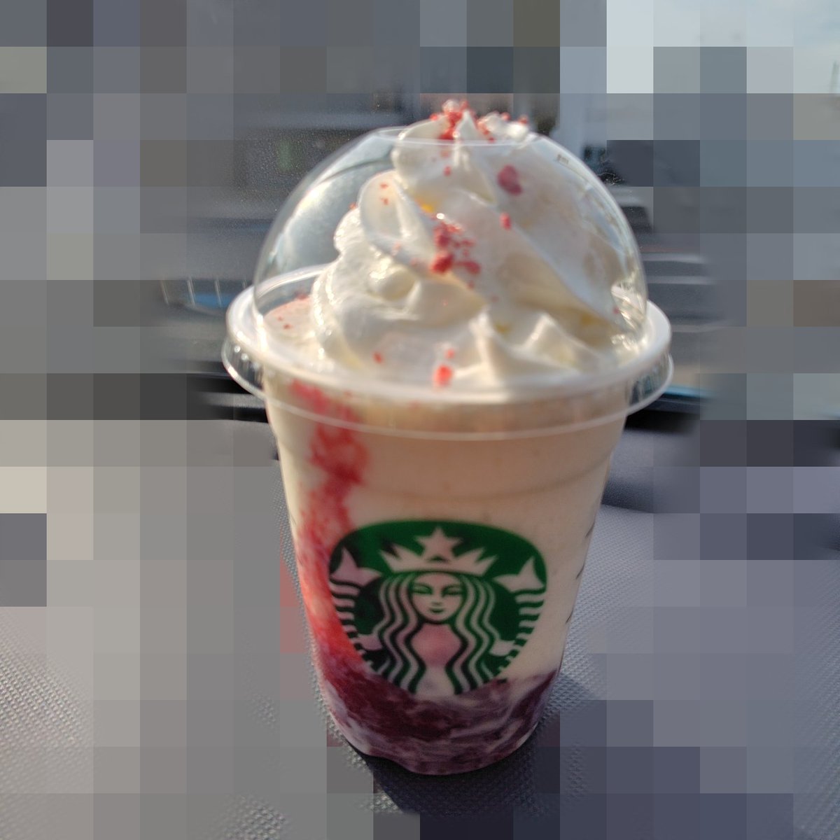 tomumaruchan2's tweet image. おはようございます😊

昨日の🥤スタバ
🎀ストロベリージョイフル
　 メドレーティーフラペチーノ

紅茶・烏龍茶・ジャスミン茶を
ブレンド
サッパリ
杏仁豆腐のような味わいも
🍓果肉ゴロゴロ

ドライブスルー🚙だから
フォロワーさんが教えてくれた
ケーキ🍰食べれんかった🥺

ご馳走さまでした🙏