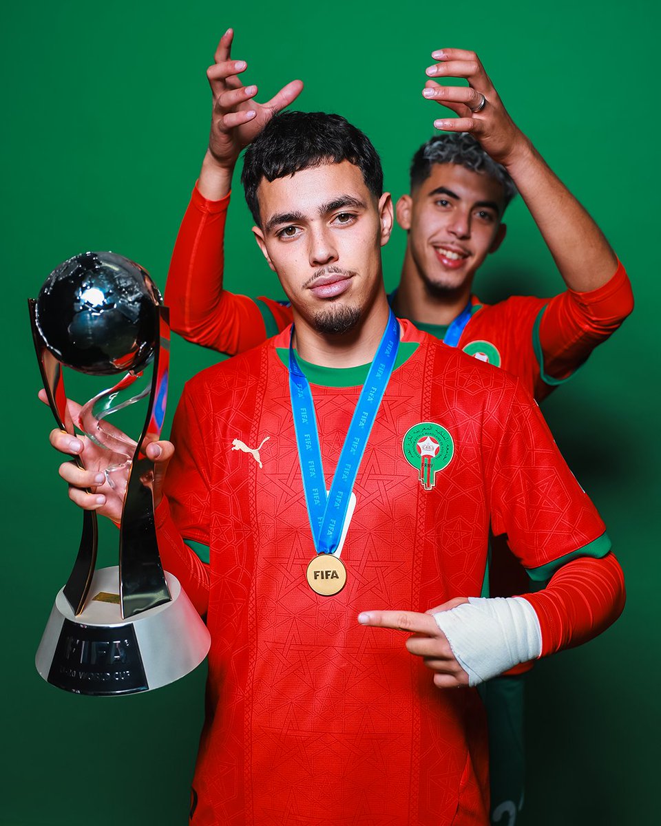 المغربي عثمان ماعما🇲🇦 ولد بلادي ،المتوج بكأس العالم بالشيلي 2025,اختير أفضل لاعب شاب في إفرقيا  لعام 2025