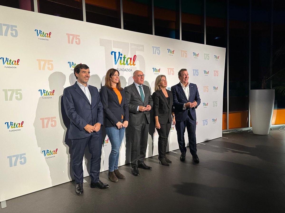 metxebarria_vg's tweet image. 📚 La celebración de los 175 años de la actual @VitalFundazioa invita a recorrer un camino lleno de iniciativas que han acompañado el crecimiento de Álava y de Vitoria-Gasteiz. Una trayectoria basada en el compromiso con la ciudadanía y en el impulso a proyectos que fortalecen…