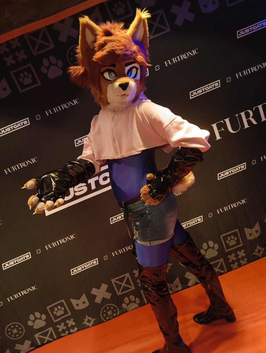 I had great time at Furtronic furry rave 
📷 @/AstroCervid