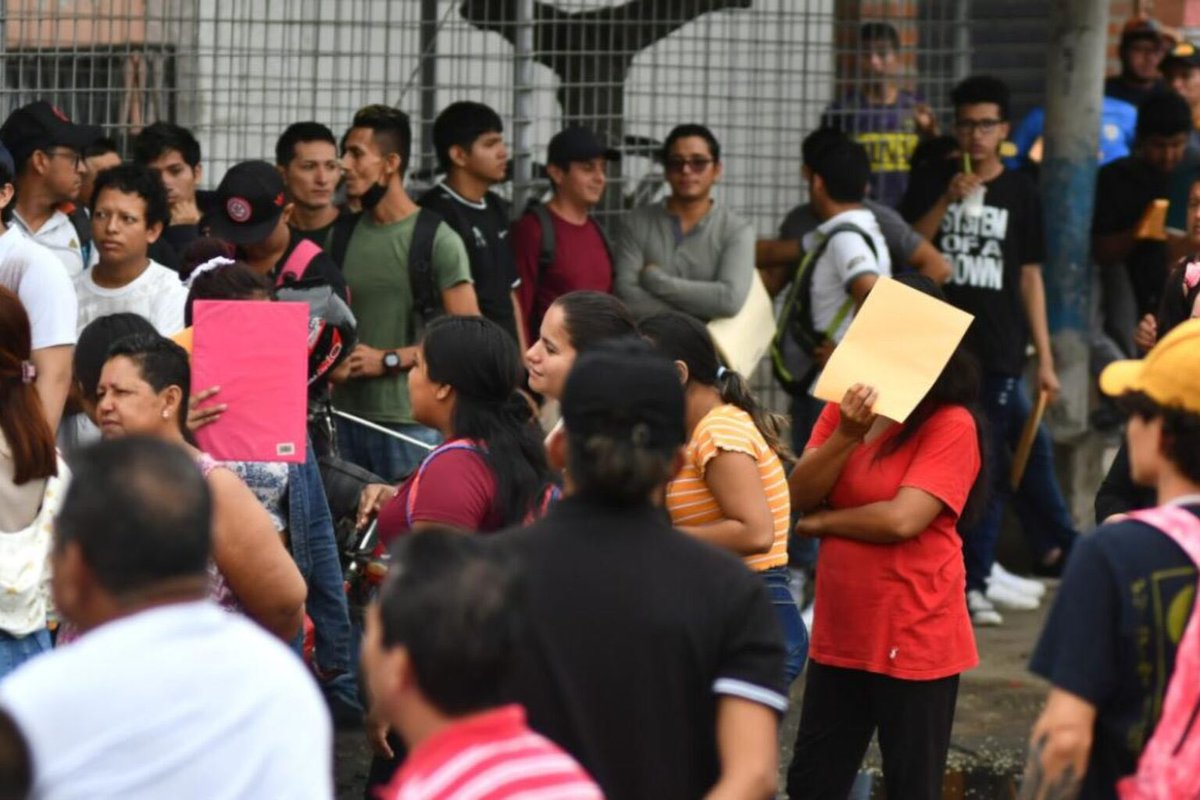 WilsonMerinoR's tweet image. Es tristísimo ver a miles de jóvenes quiteños sin empleo, sin vivienda propia, sin fuerzas para construir una familia y sin ninguna esperanza de futuro, mientras el @MunicipioQuito RECORTA 13% la inversión y SUBE 4% la burocracia.  

Gasta cientos de miles en #chanchopillo y muy…