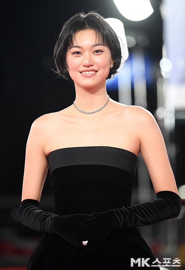 [PRESS] 19.11.25 | Doyeon x Blue Dragon Awards.

#위키미키 #WekiMeki  
#KimDoyeon