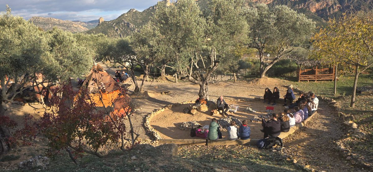 Ja està amb nosaltres el segon grup de 1r d'ESO de l'Institut Sant Quirze de Sant Quirze del Vallès.  Arrenca la immersió a la prehistòria. #cdanoguera #aprendreambelscampsientorns #didacticadelaprehistoria