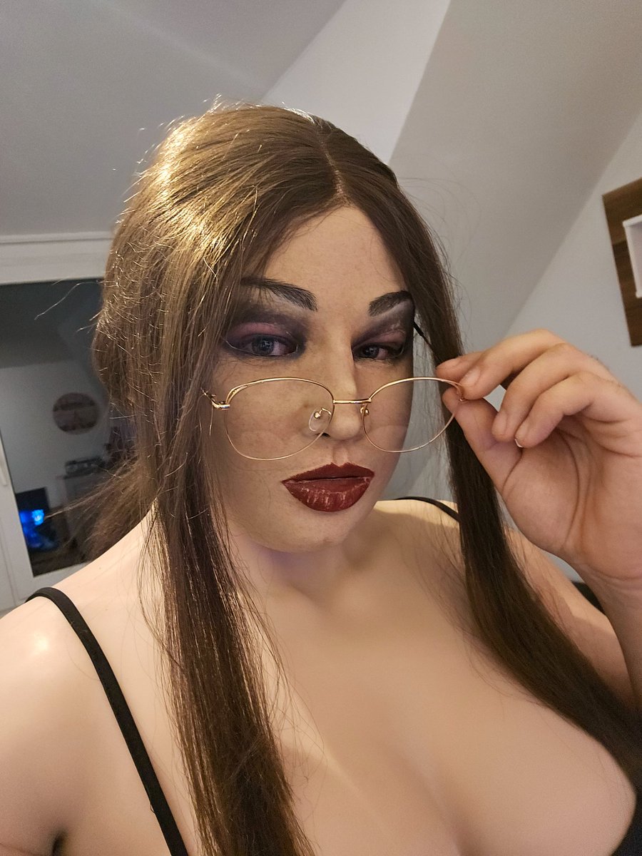 SimpleYoimiya's tweet photo. How do you like my glasses? 👓

#femalemask #femalemasker #femalemasking #creafx #dress #dressup #glasses https://t.co/9BXkIkfwGy