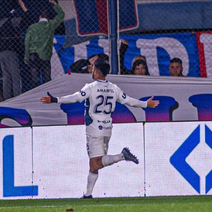 BrunoLarocca12's tweet image. #IndependienteRivadavia ejecutará la opción de compra por Maximiliano Amarfil 🔵

La Lepra adquirirá el 70% del pase por 320 mil dólares, cifra que lo convertirá en la venta más cara de la historia de Cipolletti.