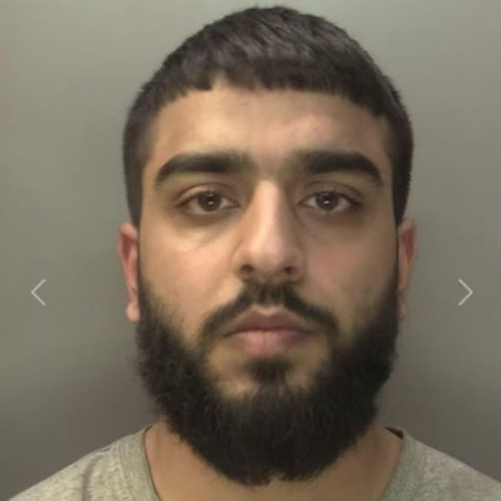 AzatAlsalim's tweet image. Mohammed Kasim Khan is a 23-year-old Pakistani immigrant broke into a British woman&apos;s house and raped her for 5 hours.

He poured bleach into her eyes and mouth and forced her to eat cat feces.

Her hair was burned and her personal belongings were also stolen.