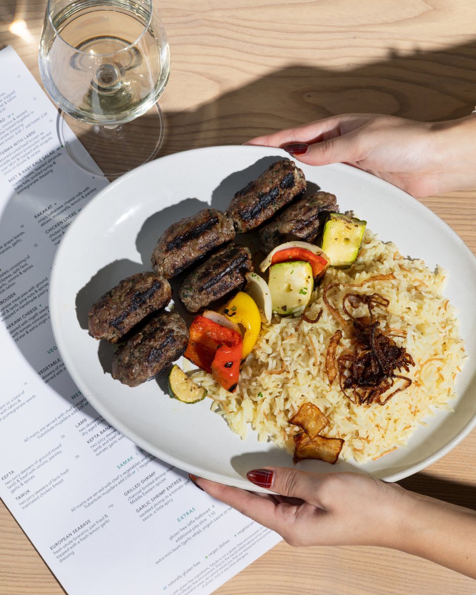 Serving up Kefta! Two juicy skewers of ground lamb and beef, blended with onions, parsley, garlic, and spices — packed with flavour in every bite 😍