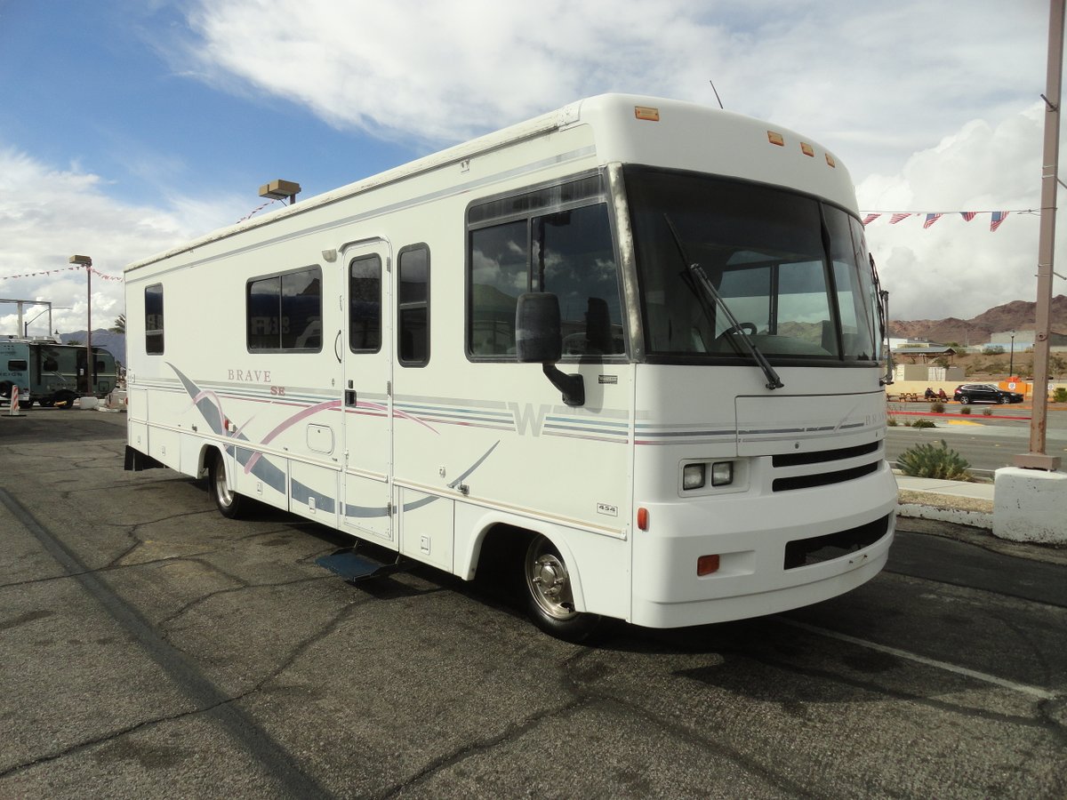 BoulderCityRV's tweet image. 2000 Winnebago Brave SE 31B. Low mile Class A. For more info visit: BoulderCityRV.com #classa #workhorsechassis #gm #vortec #camping #outdoors #adventure #family #friends #memories #fun #travelling #exploring #endlesspossibilities
