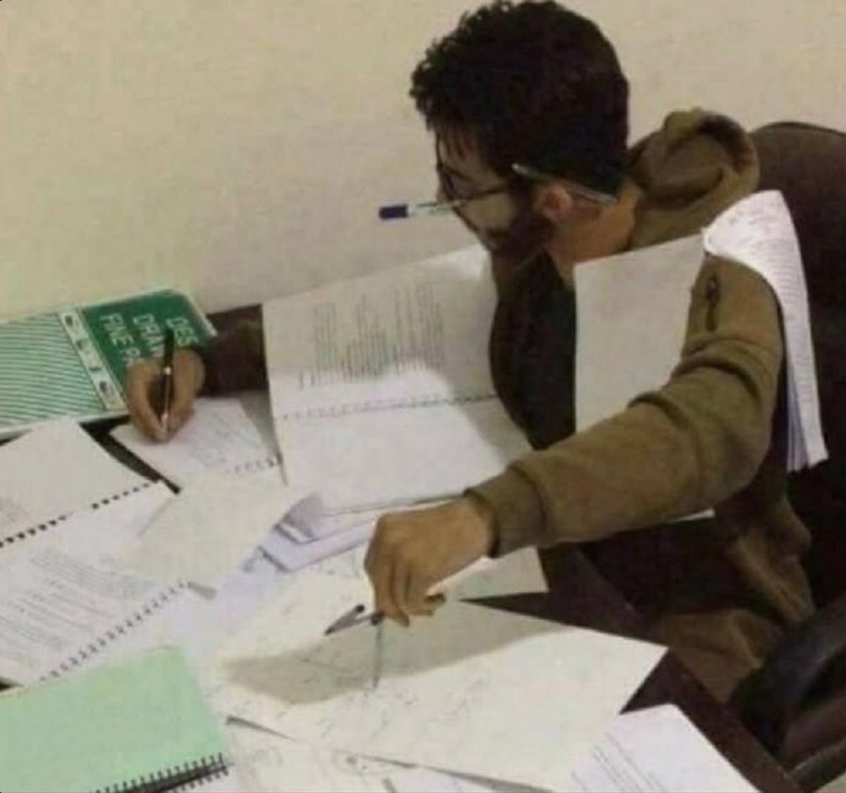 هل يقدر الطالب يخلص نص كمية المد ب 12 ساعة 

بكرا العرسسسس بكرا العرس