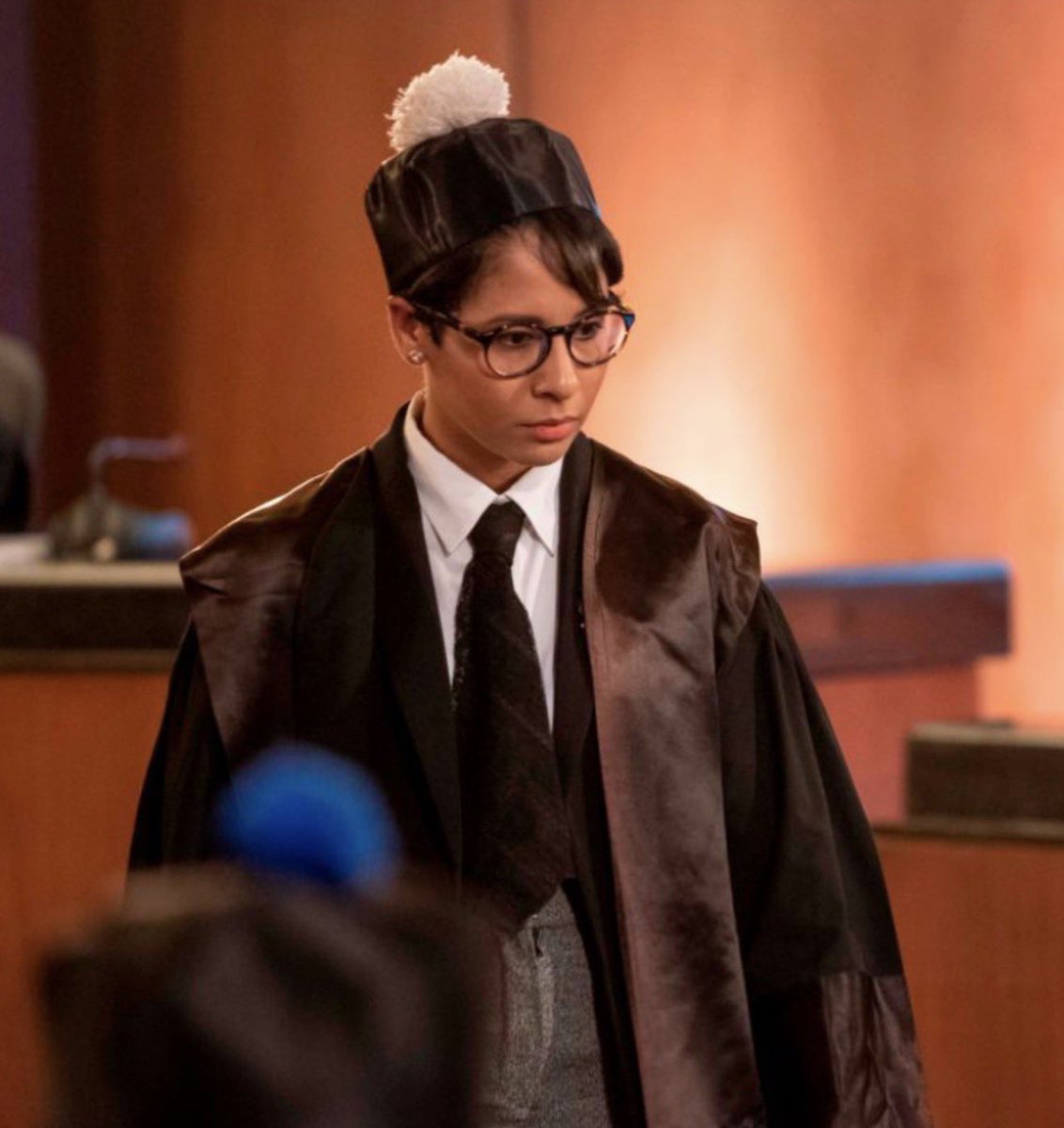 A lo imposible nadie está obligado. Cuando a un abogado se le impide ejercer su labor con tiempo razonable, sin condiciones mínimas de trabajo o sin respetar su estrategia de defensa técnica, no solo tiene el derecho, sino la obligación ética de desapoderarse y renunciar al caso.