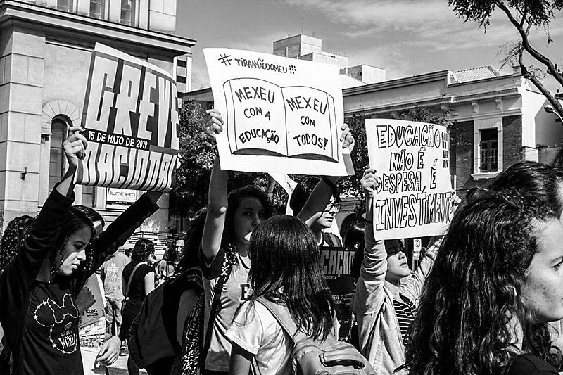 bebelstudiess's tweet image. PRIMEIRO ELES DISPONIBILIZAM 1 MILHÃO DE VAGAS PRA 5 MILHÕES DE ESTUDANTES, DEPOIS AUMENTAM A CONCORRÊNCIA AO ACEITAR NOTAS DE 3 ANOS ATRÁS, E POR FIM ACEITAM QUE O EXAME SEJA FRAUDADO!!! O ESTUDANTE MERECE RESPEITO #INEP #ANULAENEM