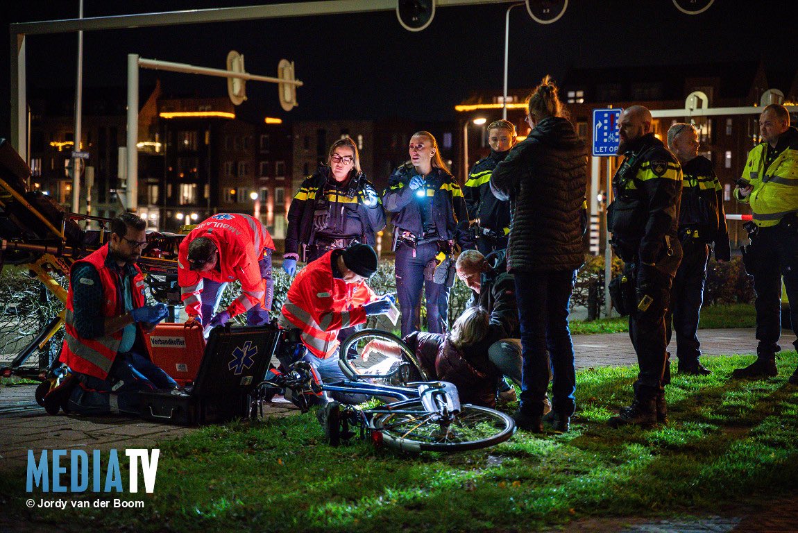 Twee gewonden na botsing tussen fietser en scooter in Spijkenisse