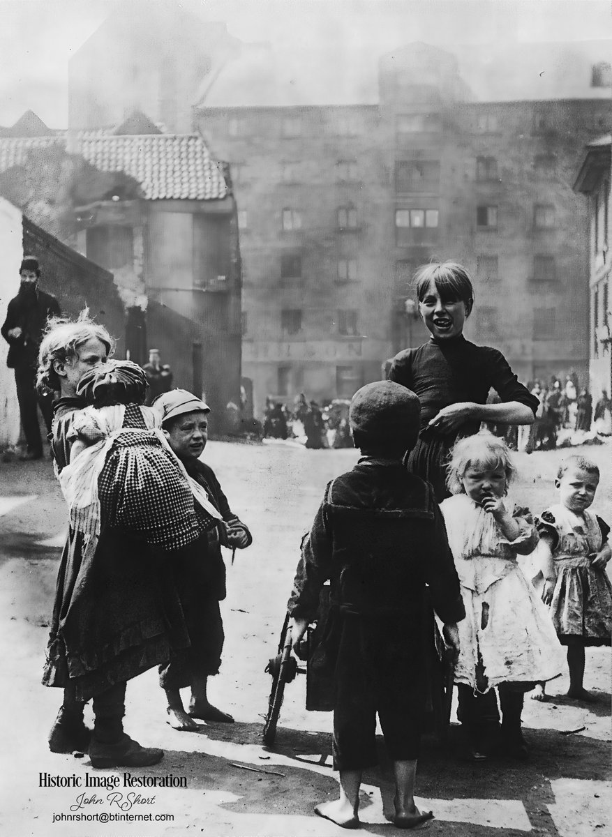 SeeTyneandWear's tweet photo. "I wonder whats in the barrow" Children at Sandgate . In the background is a street called Milk Market. https://t.co/D4nyGh6gKs