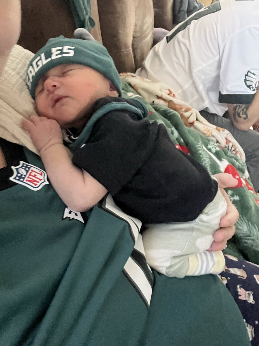 _katelynfaye04's tweet photo. @Eagles Have to get them started young! https://t.co/G28aOqUeTP