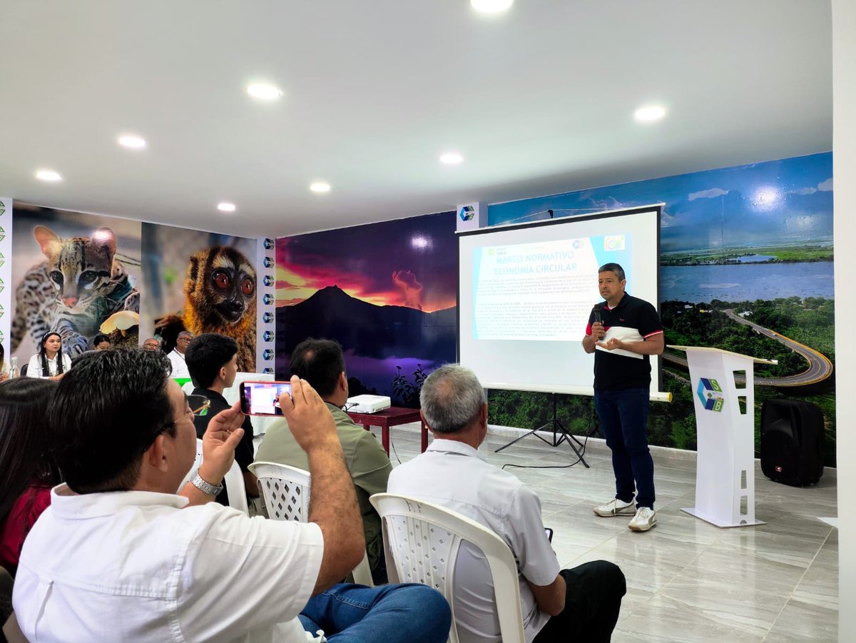 corpocsb's tweet image. 🐦¡Taller exitoso! #CSB capacitó a pequeños mineros y alcaldías del Sur de Bolívar en autorizaciones ambientales. 
📌Temas: licencias, gestión de relaves y economía circular.
🎯Objetivo: avanzar hacia una minería legal y sostenible.
#MineríaResponsable#MedioAmbiente