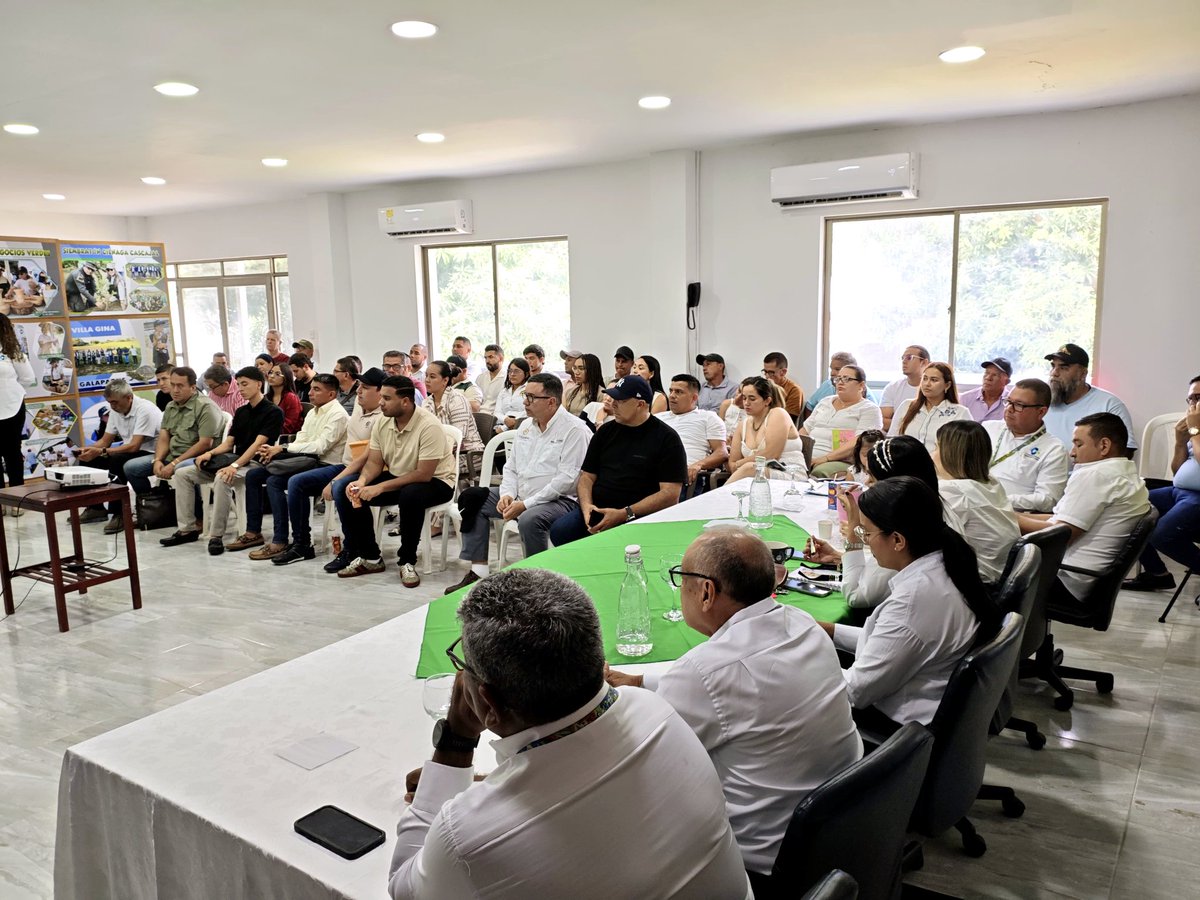 corpocsb's tweet image. 🐦¡Taller exitoso! #CSB capacitó a pequeños mineros y alcaldías del Sur de Bolívar en autorizaciones ambientales. 
📌Temas: licencias, gestión de relaves y economía circular.
🎯Objetivo: avanzar hacia una minería legal y sostenible.
#MineríaResponsable#MedioAmbiente