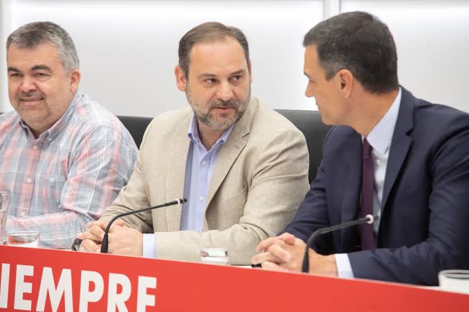 <a href="/mdelarochar/">Manuel de la Rocha R</a> ¿Quién será el tal Cerdán?