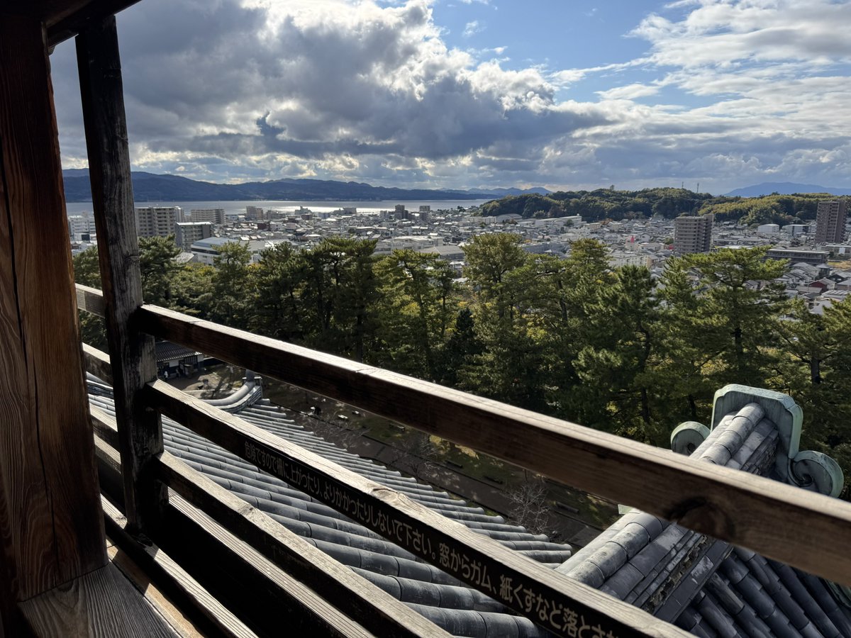 松江城 全国に12城しか残っていない現存天守の1つ。 2012年5月に「慶長