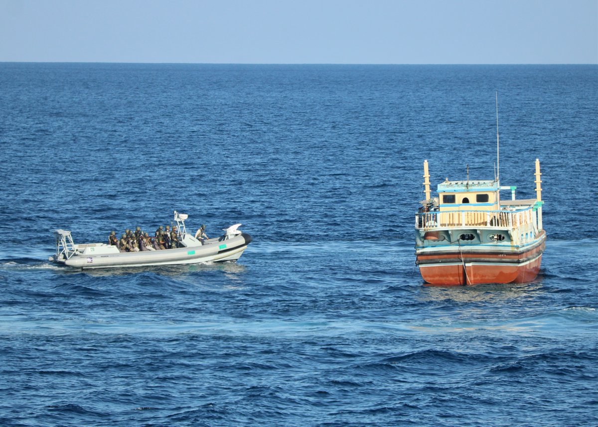 منامہ، بحرین – 16 نومبر: بحیرہ عرب میں پاک بحریہ کے جہاز پی این ایس تبوک نے ایک کامیاب انسدادِ منشیات آپریشن میں 130 ملین امریکی ڈالر سے زائد مالیت کی منشیات ضبط کیں۔

یہ کارروائی سعودی عرب کی زیرِ قیادت کمبائنڈ میری ٹائم فورسز کی ٹاسک فورس 150 کی معاونت سے کی گئی۔

سعودی بحریہ