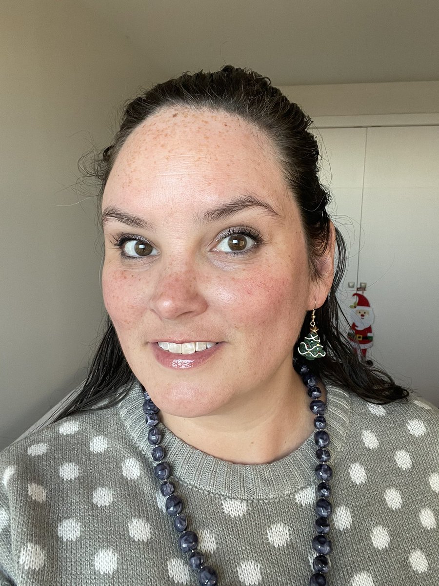 Wednesday Thrifty Bits: thrifted pants, and a beary good sweater from JYSK. Lol. Necklace is also thrifted, and I think it looks a bit like a strand of blueberries!