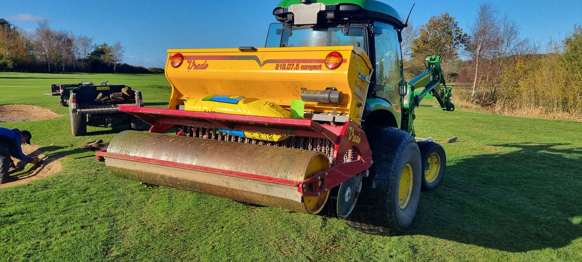 CaldygcGreens's tweet photo. Last of the greens and surrounds overseeding this week, big thanks to #Bledge and #RLGC for the use of their #Dynoseeders, and Stu McCall for the #Vredo. Bunkermat removal continues space, lord knows what birds will do for messing material now. Also replacing irrigation on old 17 https://t.co/g2ps6iEh6s