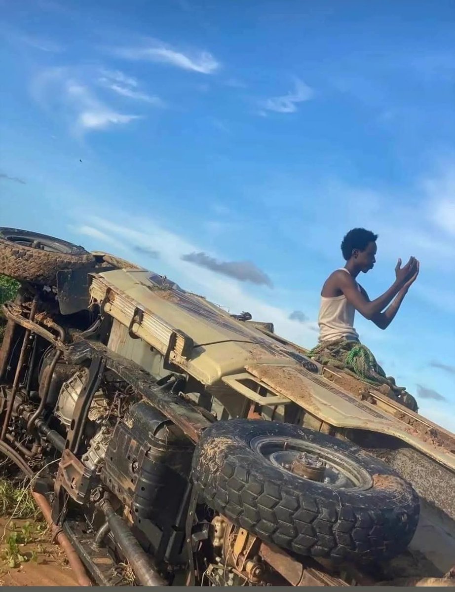 "يَا أَيُّهَا الَّذِينَ آمَنُوا إِن تَنصُرُوا اللَّهَ يَنصُرْكُمْ وَيُثَبِّتْ أَقْدَامَكُمْ"

#الامارات_تقتل_السودانيين