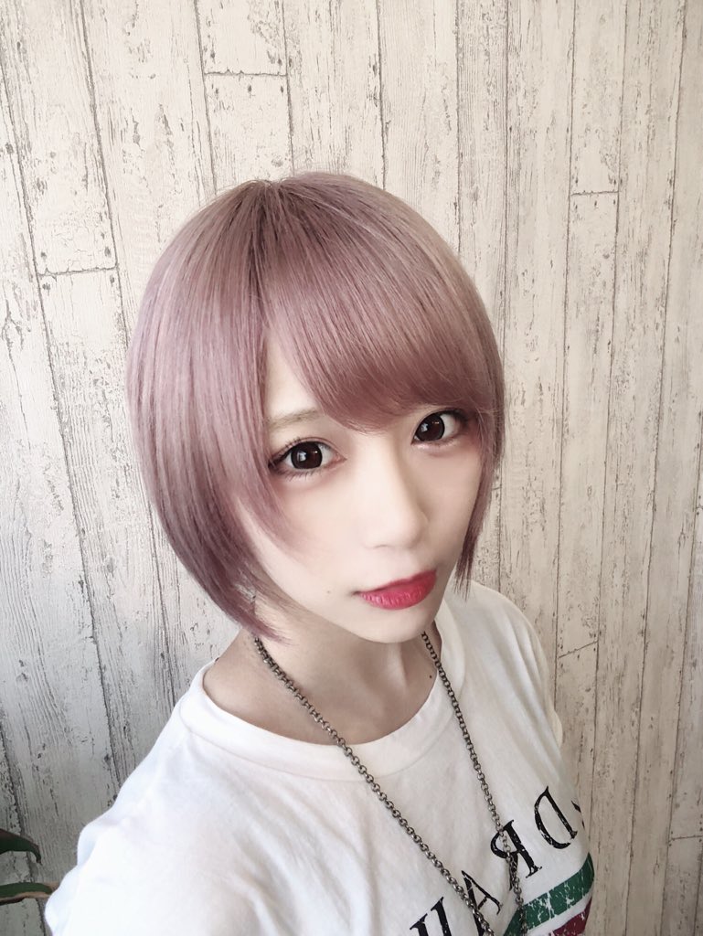 ReoNa_ASCA_go's tweet image. 皆さんおはよー

ASCAさんの年賀状も楽しみ✨
ツアーファイナルまで4日
何一つ準備してないけどライブも
久しぶりに会える友達も楽しみ😊

ReoNaさん会場でアルバム買って特典貰うか迷ってる😅
既に完全1枚期間限定2枚通常4枚あるはずなんだよなw

今日も良い一日を😊
#ReoNa
#ASCA