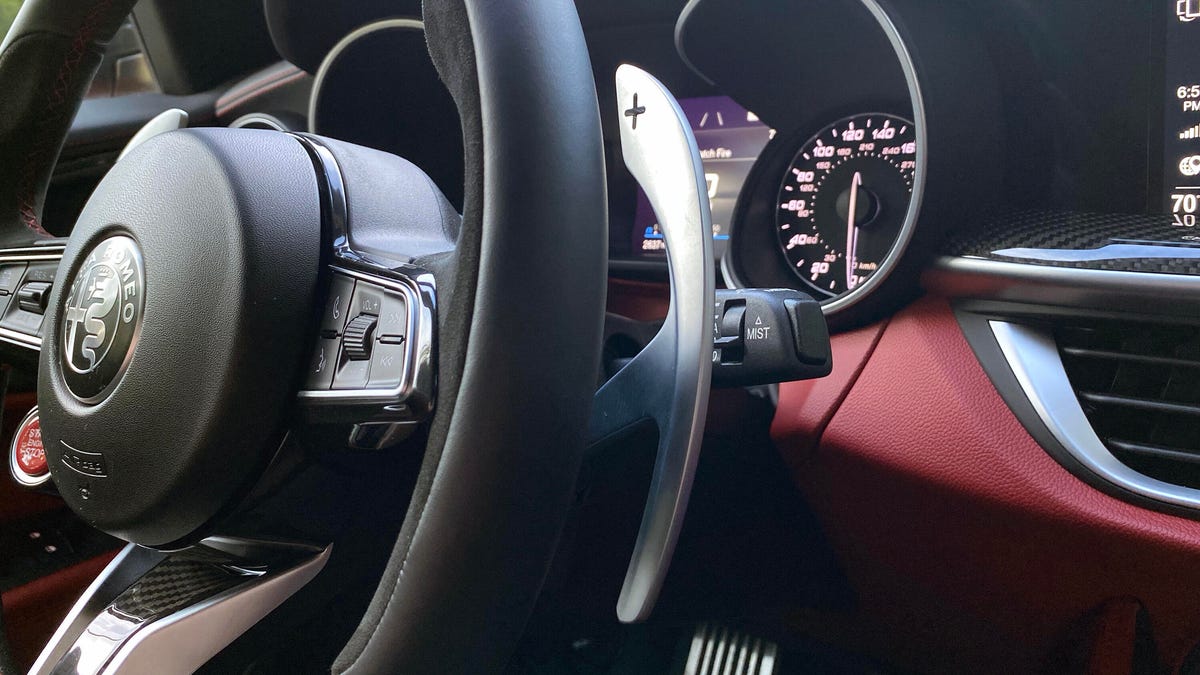 ManualsKE's tweet image. Unpopular opinion; paddle shifters are not manual gear shifters, also that D +  &amp;amp;  D - on your gear lever will never give you that manual shift feeling.