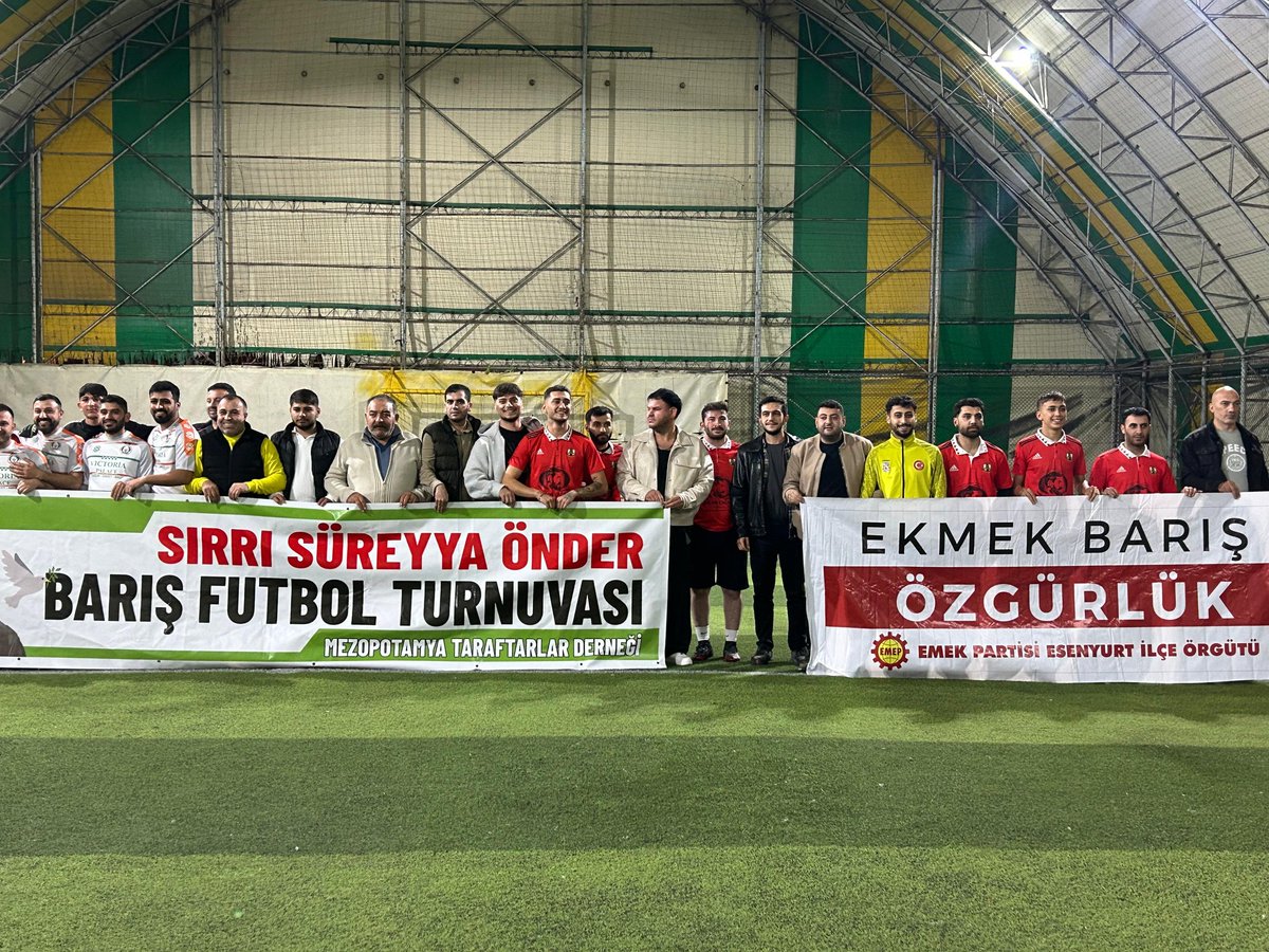 Sırrı Süreyya Önder Barış Futbol Turnuvasında ilk maçımızı oynadık. Halkların barış içinde yaşadığı bir ülkeyi birlikte yaratacağız.
Ekmek, Barış, Özgürlük!