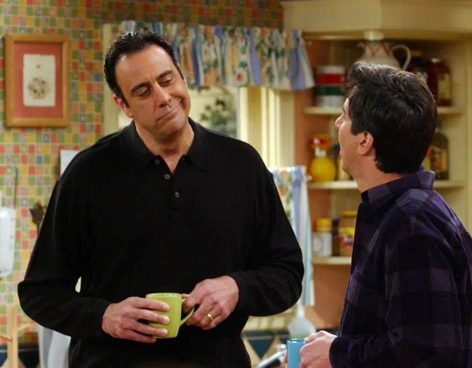 PIUpdate's tweet image. Robert’s quirky habit of touching food to his chin on &quot;Everybody Loves Raymond&quot; was inspired by a real mannerism of Ray Romano’s brother. What is your odd habit? instagr.am/p/DRQMtJ_Epsj/