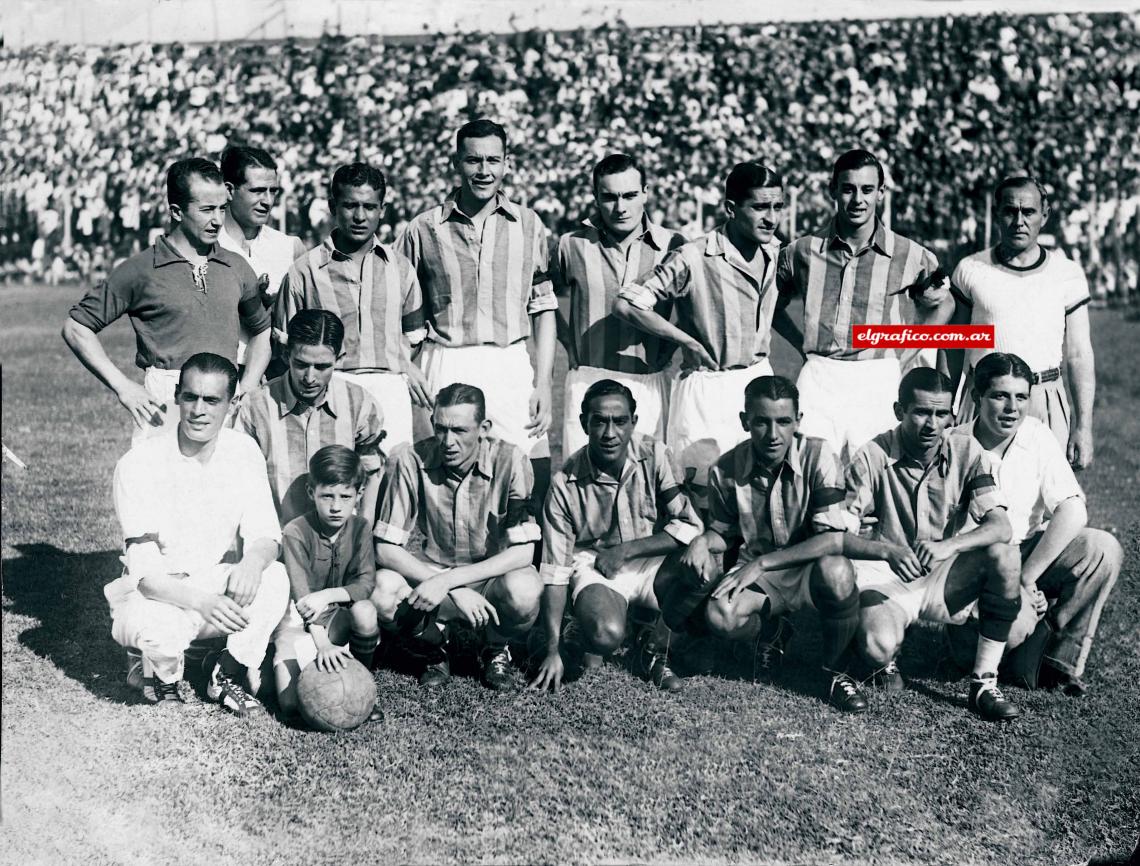 idoloscasla's tweet photo. Un torneo apasionante, una definición histórica, el gol del ídolo, Los Gauchos de Boedo arrebatándole el título a Boca en la última fecha y #SanLorenzo CAMPEÓN 🏆

🔙 Nuevo aniversario de la victoria 1-0 a Chacarita con gol de Diego García ⚽️

Destacamos la campaña en el hilo 👇🏻 https://t.co/QGQDBd6OJK
