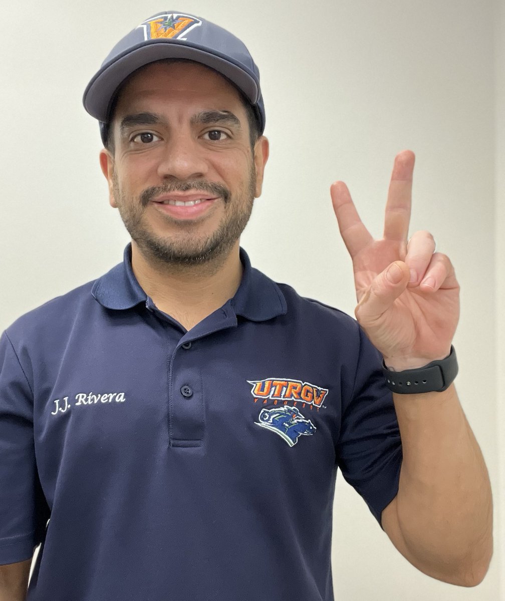 UTRGVNewsroom's tweet image. Meet this month’s UTRGV Unsung Hero: John Joe Rivera, Tech Support Specialist II.
For 15 years, he’s helped keep our campus tech running — from troubleshooting computers to prepping devices for new users.
 utrgv.news/JohnJoeRivera
#UTRGVUnsungHero #UTRGVUnsungHeroes