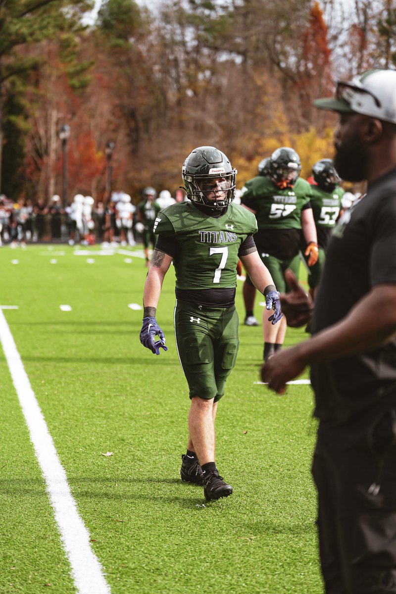 Senior SZN complete🙏
Film: hudl.com/v/2TDuEU
1,115 Rushing YDS, 13 TDS
#AGTG