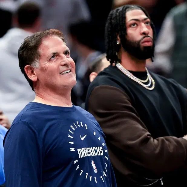 Mark Cuban just announced that the Mavs will not trade Anthony Davis:

“We won’t. We want to try to win.”

(via <a href="/joevardon/">Joe Vardon</a>)